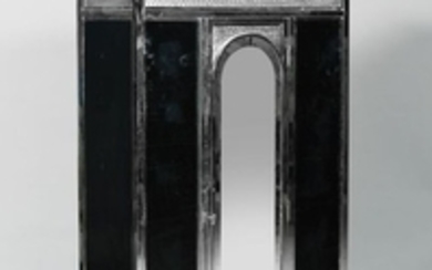 TRAVAIL DES ANNEES 1920 Cabinet en métal chromé à …