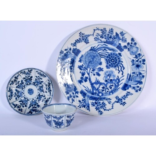 A 17TH/18TH CENTURY CHINESE BLUE AND WHITE PORCELAIN PLATE K...
