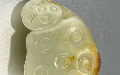 A 18/19TH CENTURY CHINESE PALE CELADON JADE LOTUS HEAD WITH RUSSET SKIN