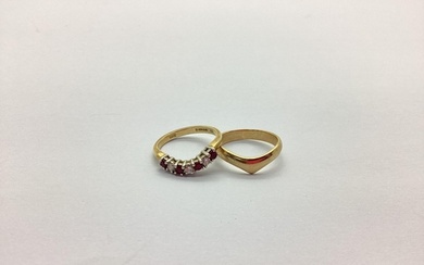 A 9ct Gold Stone Set Wishbone Ring, alternate claw set stone...