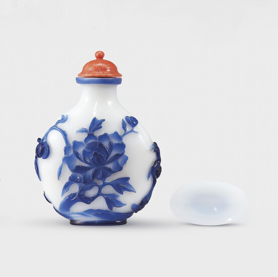 A BLUE-OVERLAY WHITE GLASS ‘PHOENIX AND PEONY’ SNUFF BOTTLE, QING DYNASTY, 1760-1860