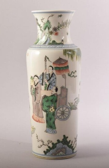 A CHINESE FAMILLE VERTE TALL PORCELAIN VASE, decorated