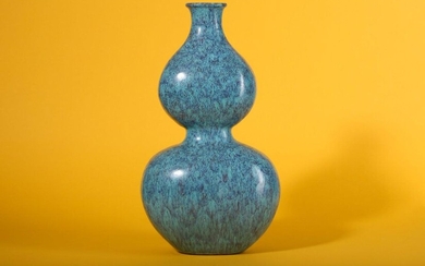 A CHINESE ROBIN'S EGG-GLAZED DOUBLE GOURD VASE. With a flattened two-section body divided by a narrow waist and decorated with a mottled blue, purple and turquoise glaze, a six character Qianlong seal mark to the base, 30.5cm H. 爐鈞釉葫蘆瓶，陰刻「大清乾隆年製」篆書款