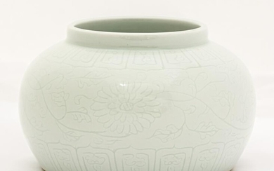 A CHINESE WHITE PORCELAIN POT WITH FINE ENGRAVING