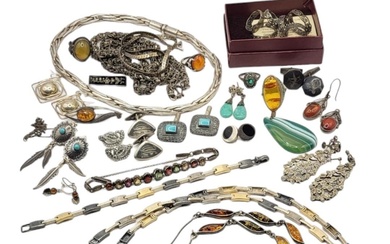 A COLLECTION OF 20TH CENTURY AND LATER SILVER JEWELLERY,...