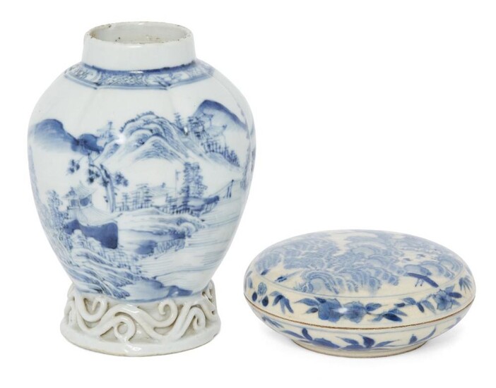 A Chinese export porcelain lobed vase and...