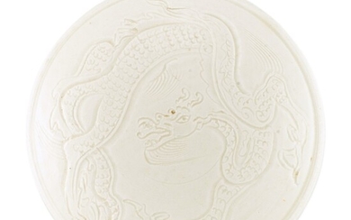 A DINGYAO CARVED 'DRAGON' BOX AND COVER SONG - YUAN DYNASTY | 宋至元 定窰白釉刻龍紋圓蓋盒