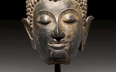 A FINE BRONZE HEAD OF BUDDHA.