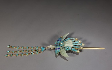 A GILT SILVER HAIRPIN, WITH HETIAN JADE INLAY.
