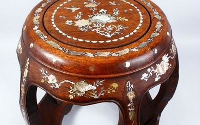 A GOOD 19TH CENTURY CHINESE HARDWOOD & MOTHER OF PEARL