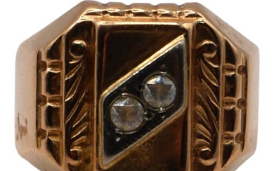 A LARGE 14CT GOLD AND WHITE TOURMALINE GENTLEMAN’S SIGNET...