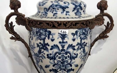 A LARGE BLUE AND WHITE LIDDED URN