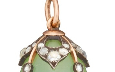 A LARGE FABERGÉ JEWELED AND GOLD-MOUNTED BOWENITE EGG PENDANT, WORKMASTER MICHAEL PERCHIN, ST PETERSBURG, CIRCA 1890