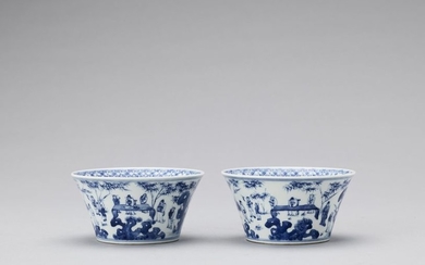 A PAIR OF BLUE AND WHITE PORCELAIN CUPS,...
