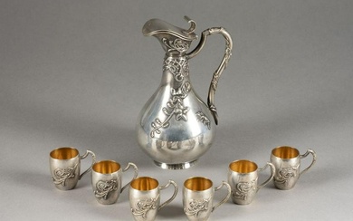 A SILVER DECANTER AND SIX BEAKERS WITH HANDLE Russian, M