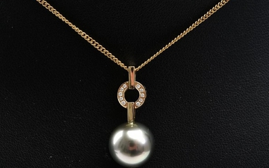 A TAHITIAN PEARL (12.6MM) AND DIAMOND PENDANT IN 18CT GOLD