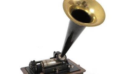 A Thomas Edison phonograph with horn, United Staten, ca. 1900.