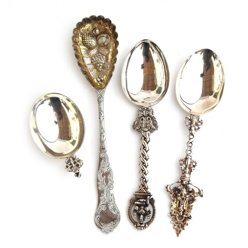 A Victorian silver berry spoon by George Unite & Sons, Londo...
