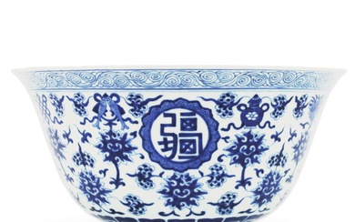 A blue and white 'wanshou wujiang' bowl