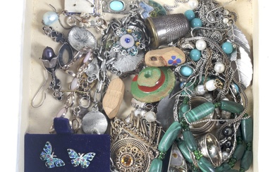 A collection of jewellery and costume jewellery. Including a damaged gold and red paste part brooch.