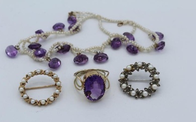 A collection of vintage and antique jewellery. Comprising an unmarked...