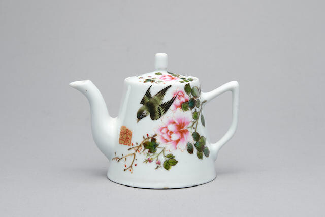 A famille-rose enamelled 'Chinese rose' teapot