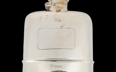 A good quality George V curved silver spirit flask, G&J Hawk...