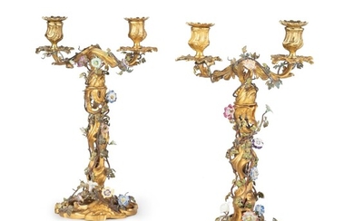 A pair of Louis XV porcelain and tole mounted gilt-bronze twin-branch candelabra, Louis XV, 18th century | Paire de candélabres à deux branches en porcelaine et tole montée en bronze doré, d'époque Louis XV, XVIIIème siècle