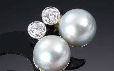 A pair of classic cultured pearl and brilliant cut earrings of 18 kt. white gold (2)