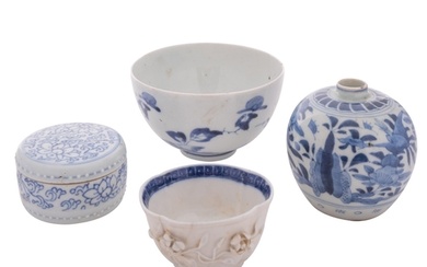 A small mixed lot of Chinese blue and white porcelain compri...