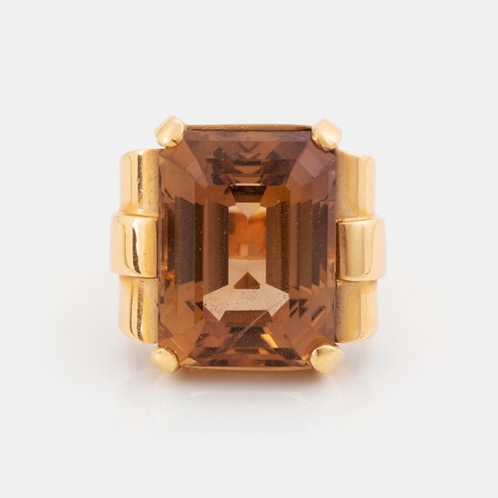 An 18K gold ring set with a step-cut citrine