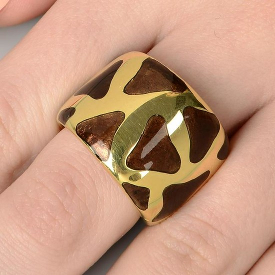 An 18ct gold brown enamel 'Giraffe' ring, by Roberto