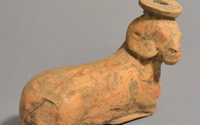 Aryballos en forme de bélier Grec, 5ème siècle avant J.C. Terre cuite, L = 11,3...