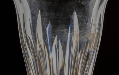 BACCARAT. Vase en cristal à décor gravé de... - Lot 346 - Métayer-Mermoz Maison de Ventes aux Enchères Nevers