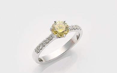 Bague Fancy en or blanc, taille 750, sertie au centre d'un diamant Fancy Vivid Yellow...