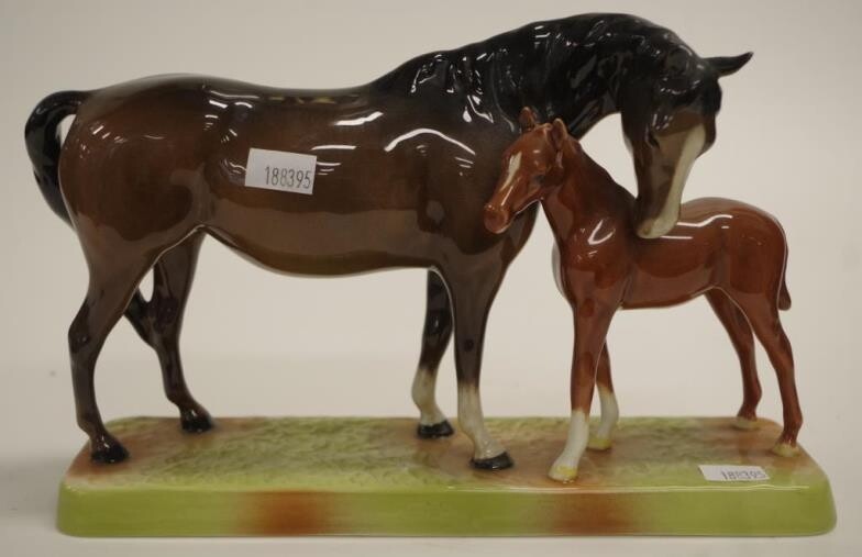 Beswick mare and fowl figurine #1811, width 25cm approx...