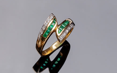 Bilabial ring in yellow gold with two bands of...
