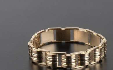 Tank bracelet in 14k rose gold, the links in articulated half barrels.
