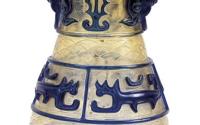 CHINE - XXe siècle Vase de forme « hu » en... - Lot 46 - Beaussant Lefèvre & Associés
