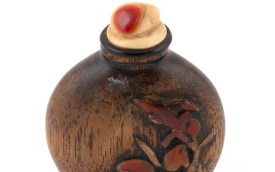 CHINESE CARVED BAMBOO SNUFF BOTTLE Early 20th Century Height 3". Conforming peach-form stopper.