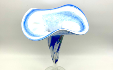 CLEAR WRINKLE DREAM: MURANO VASE WITH PLEATED EDGE AND COLORFUL COLOR PALETTE.