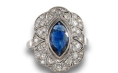 COCKTAIL RING, 1930'S STYLE, WITH DIAMONDS AND SAPPHIRE, IN PLATINUM