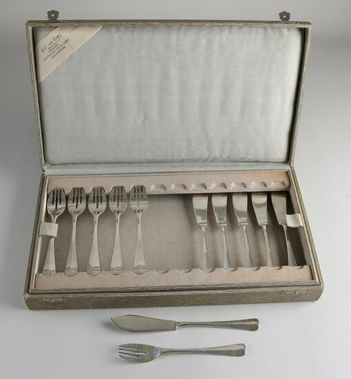 Cassette with silver fish cutlery, 833/000, model Haags