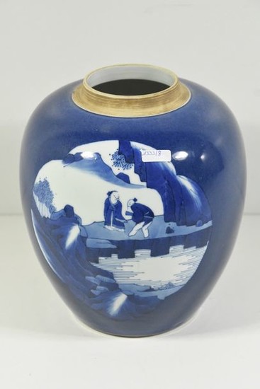 Chinese porcelain pot (ht 24cm)