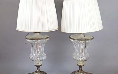 Coppia di lampade da tavolo in vetro e metallo argentato