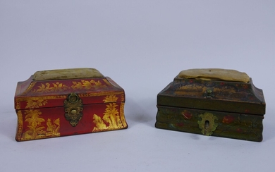 Deux boites à ouvrages de forme rectangulaire en bois laqué à décor polychrome, les couvercles...