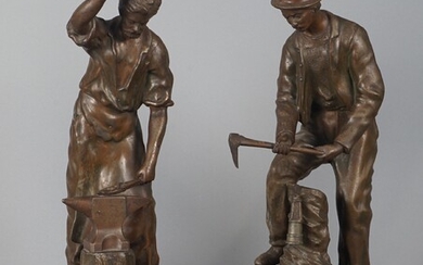 Deux sculptures en zamac sur base en faux bois, 20ème siècle, Artisans, h. 41 cm...