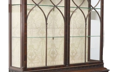ENGLISH CHIPPENDALE STYLE CARVED MAHOGANY DISPLAY CABINET