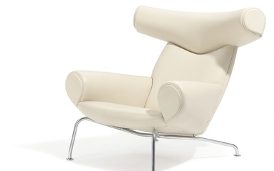 Hans J. Wegner: “Ox Chair”. Easy chair with steel frame, upholstered with off-white leather. Manufactured by Erik Jørgensen.