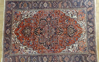 (-), Heriz tapijt 334 x 243 cm
